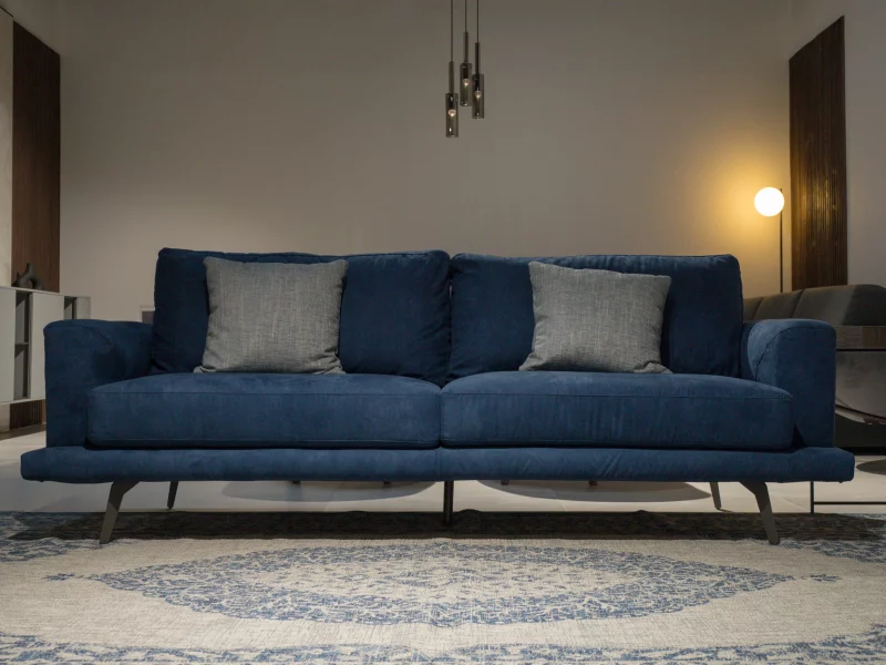 Agencement intérieur canapé bleu haut de gamme