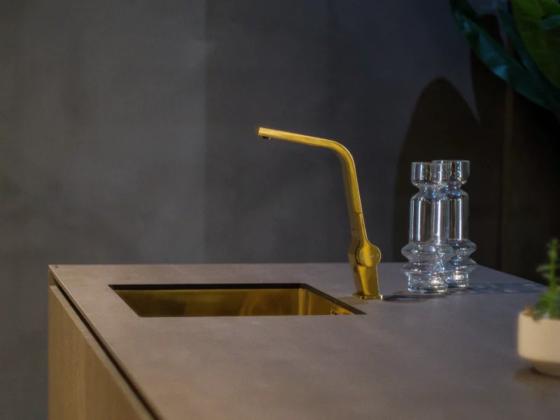 Exposition robinetterie laiton haut de gamme showroom